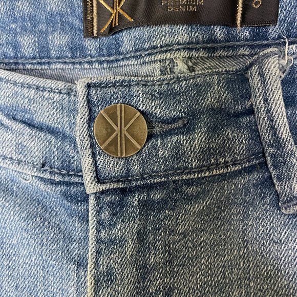KARDASHIAN PREMIUM DENIM KIM CURVY STRAIGHT LEG RIPPED DISTRESSED JEANS SIZE 8 - Picture 3 of 11